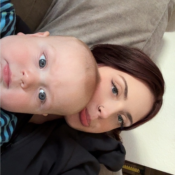 Meet your Posher, Mikayla - Picture 3 of 4